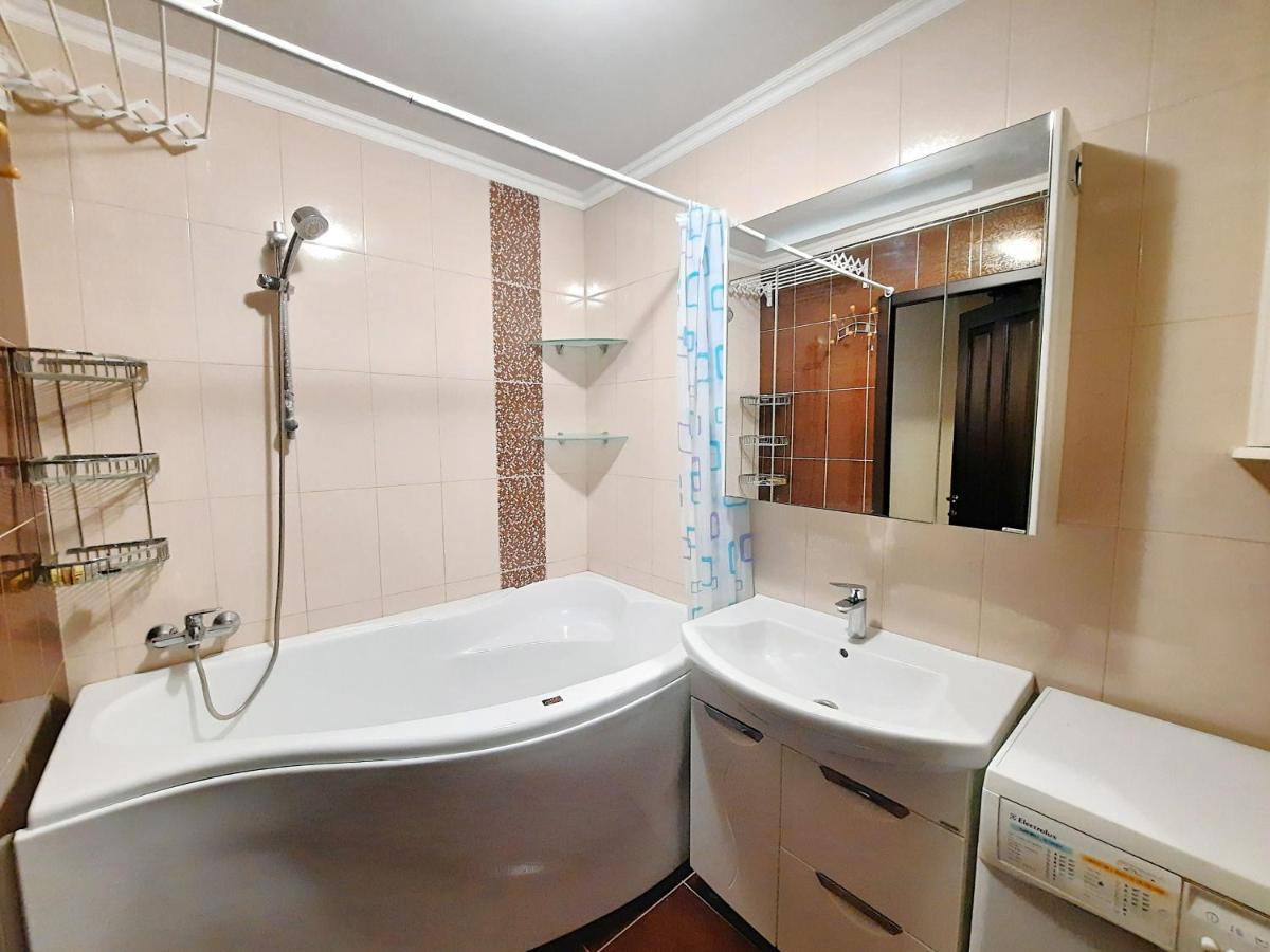 Ботанік Це 3 Кімнатна Квартира Подобово У Центрі Полтави Мережа Alex Apartments Безконтактне Заселення 24-7 Документи Для Відряджень Πολτάβα Εξωτερικό φωτογραφία